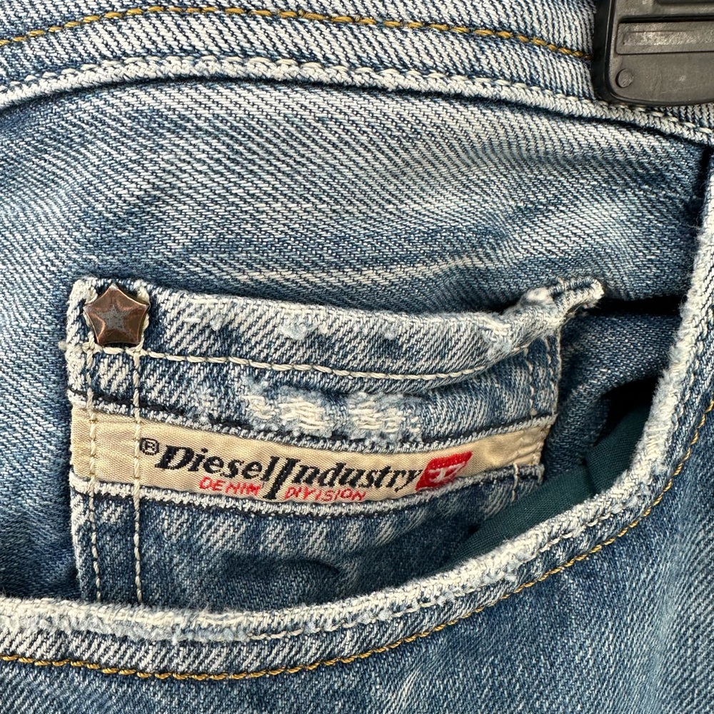 Diesel Men's Faded Blue Straight Jeans - Picture 2 of 11